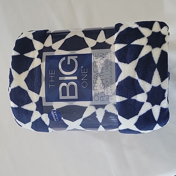 The Big One Plush Throw 5ft x 6ft NWT - Picture 1 of 4